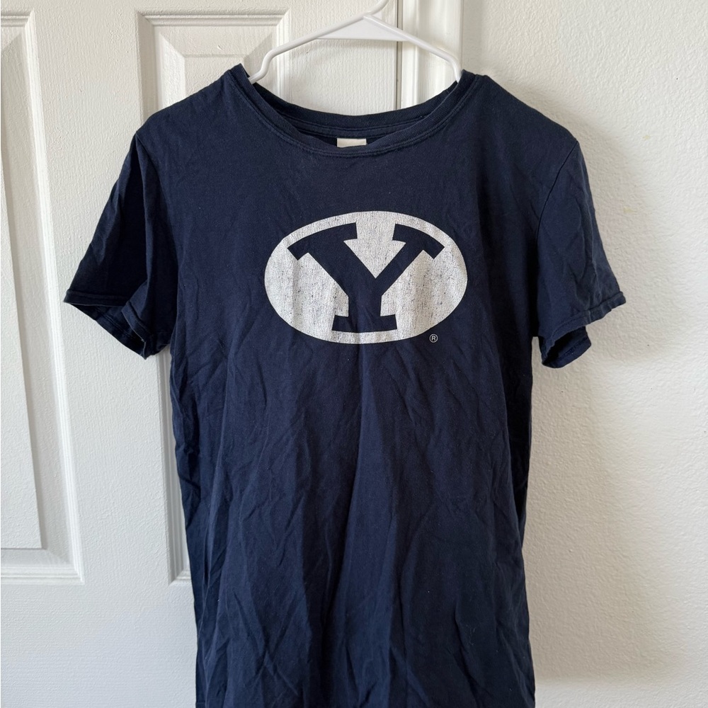 SOLD - Gildan BYU Navy Women’s Tee